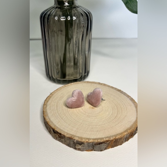 Felt Fuzzy Heart Shape Stud Earrings Set - Flirty Coquette Heart Earrings - Picture 5 of 11